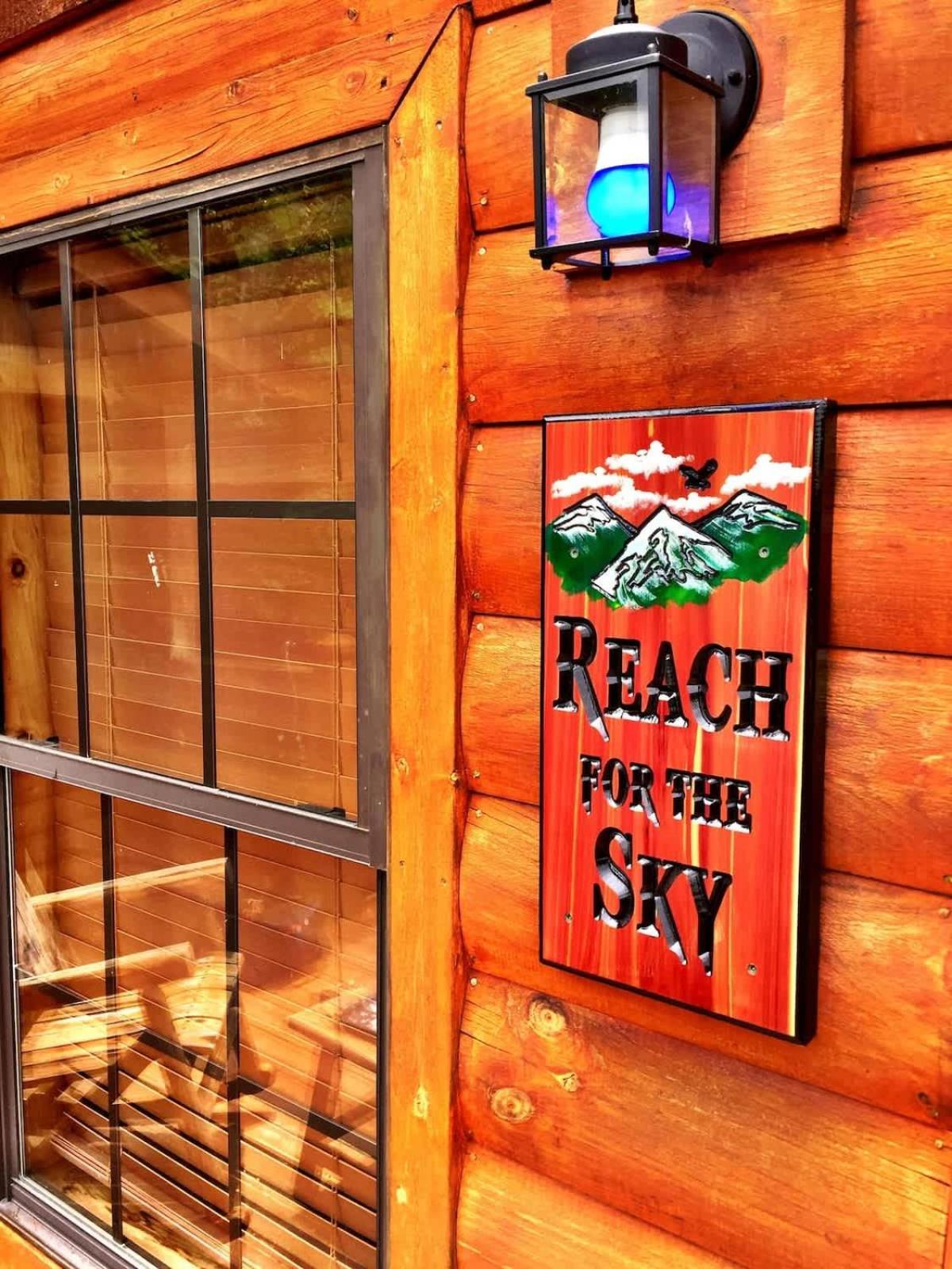 Secluded Cabin Near Smoky Mountains. Hot Tub! Honeymoon! Sevierville Exterior foto