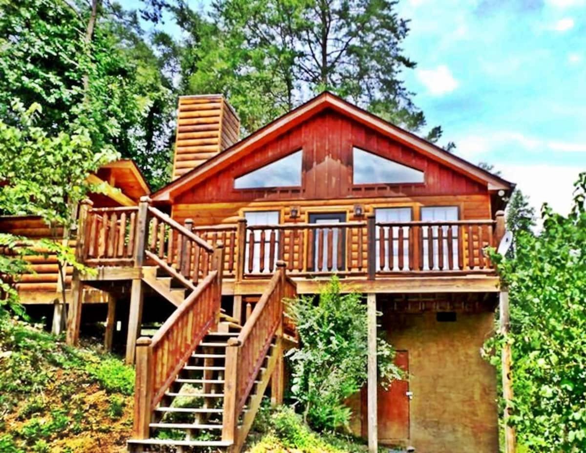 Secluded Cabin Near Smoky Mountains. Hot Tub! Honeymoon! Sevierville Exterior foto